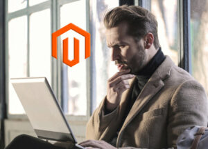 Uomo perplesso con a lato il logo di Magento